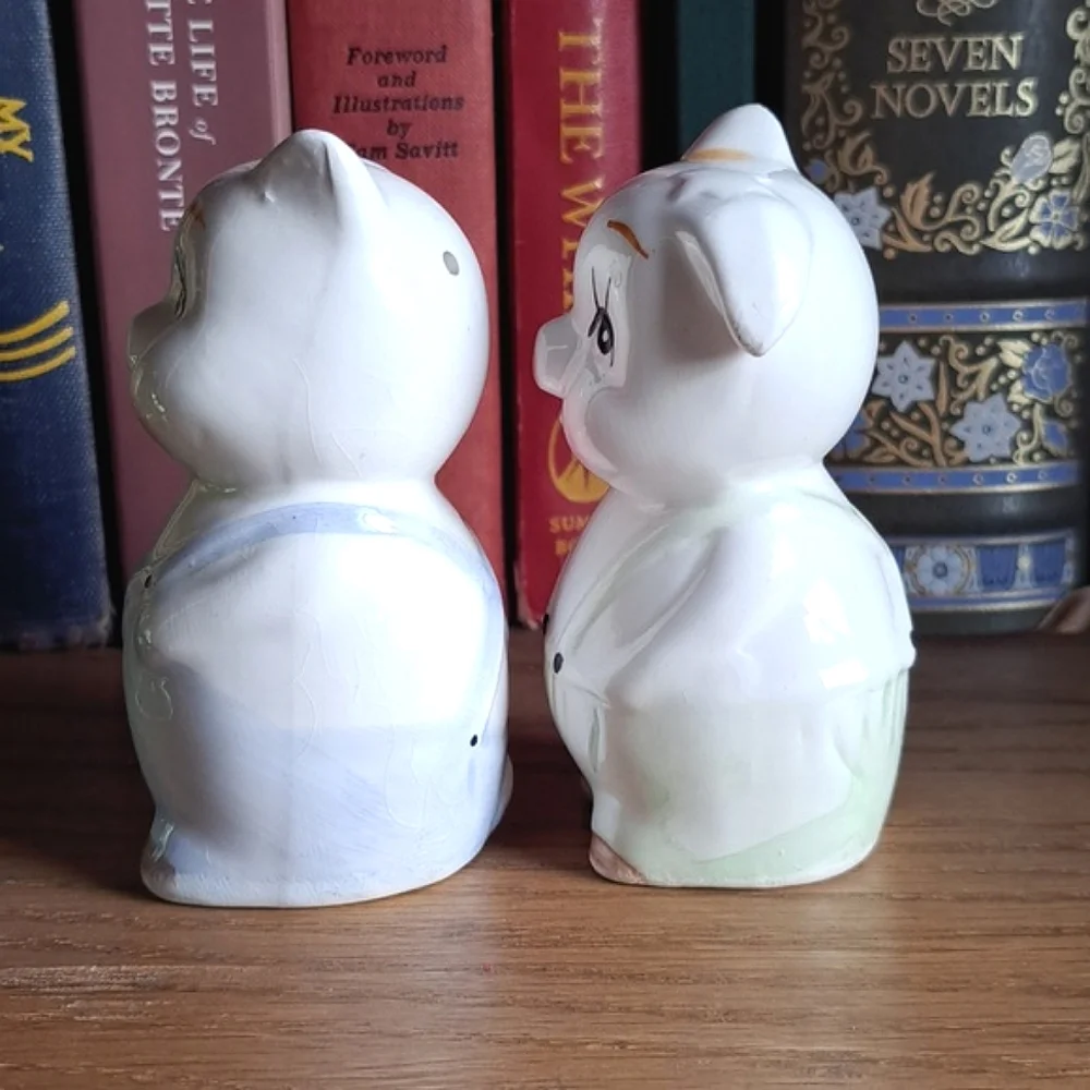 Vtg MCM Pigs Salt & Pepper Shakers Taiwan R.O.C. Original Label Piggies Ceramic